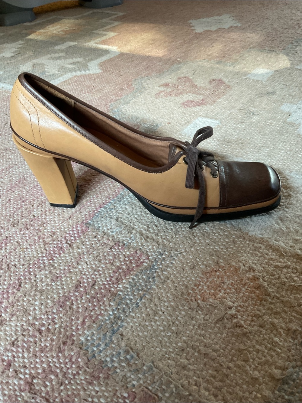 Vintage 70s Two-Tone Block Heel Square Toe Pumps size 7.5 N or M